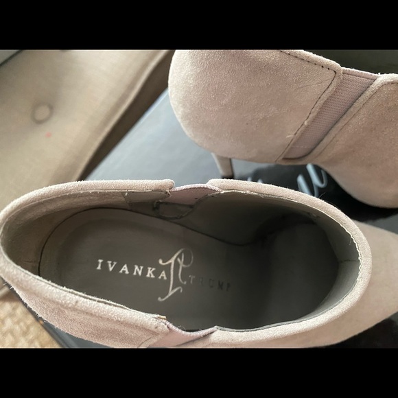 Ivanka Trump Mauve Grey Booties size 7 - Picture 2 of 7